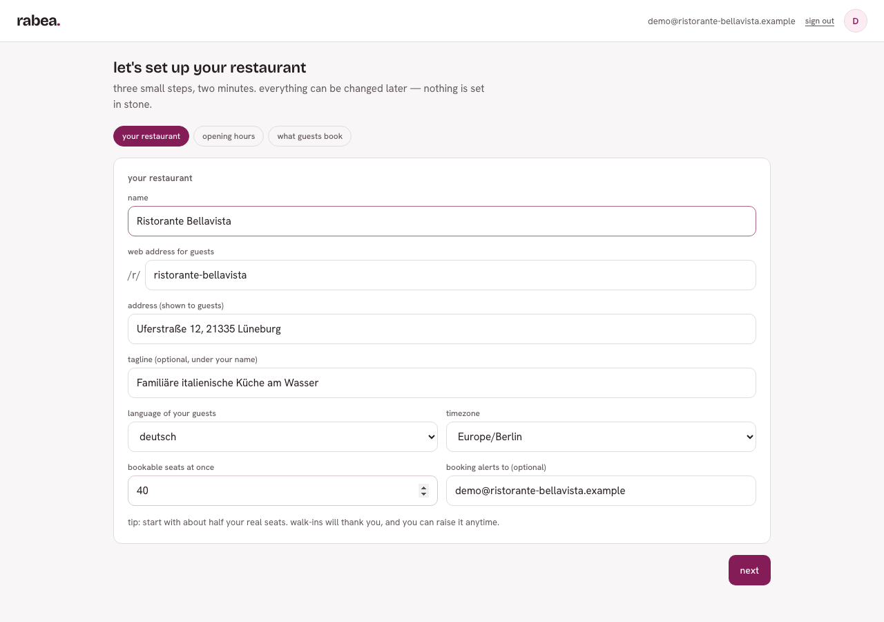 Einrichtungsassistent, Schritt „your restaurant" mit Feldern für Name, Web-Adresse, Adresse, Sprache, Zeitzone und buchbare Plätze